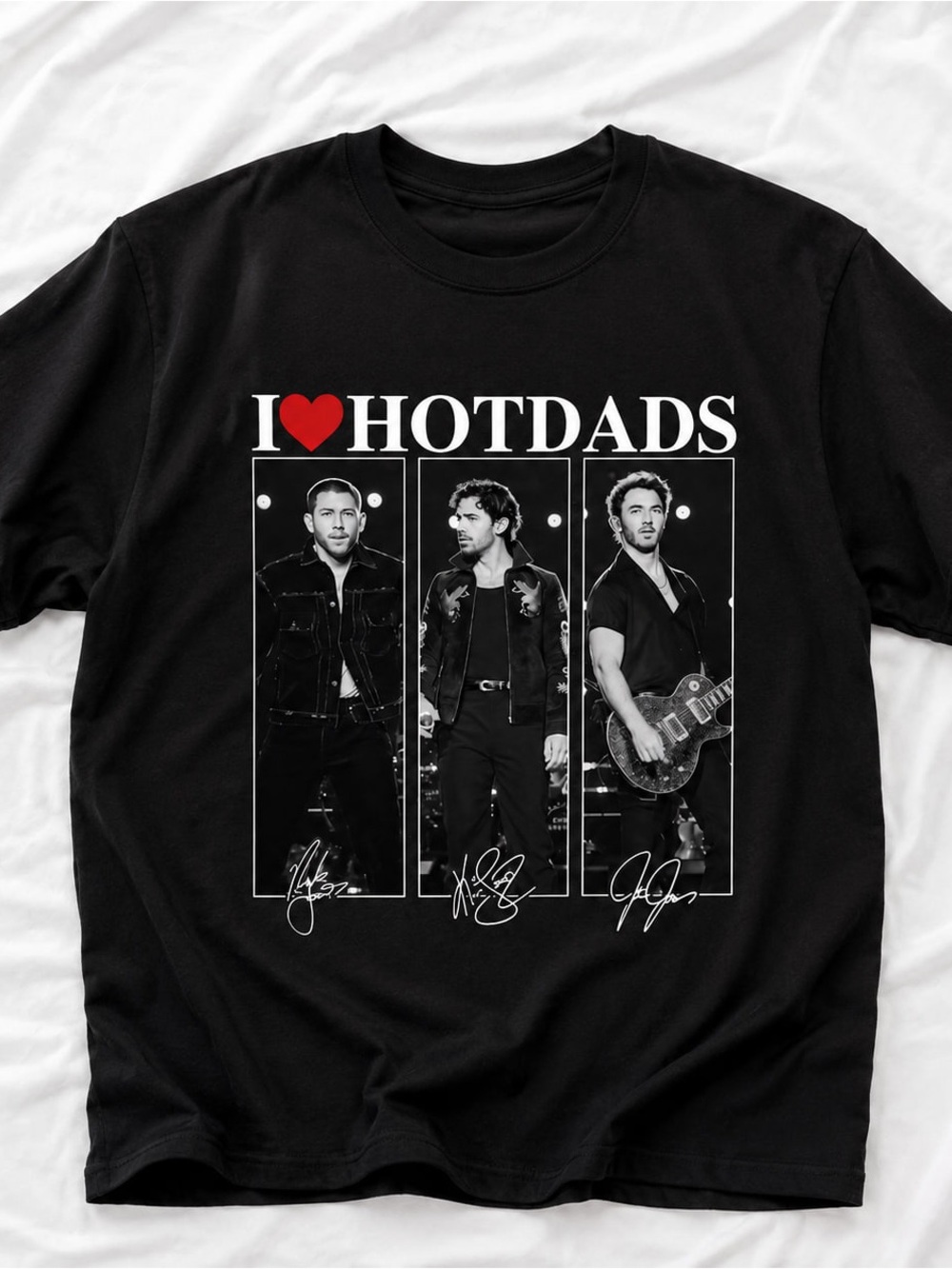 Gildan Black 'I ♥ HOTDADS' Graphic Tee with Red Heart